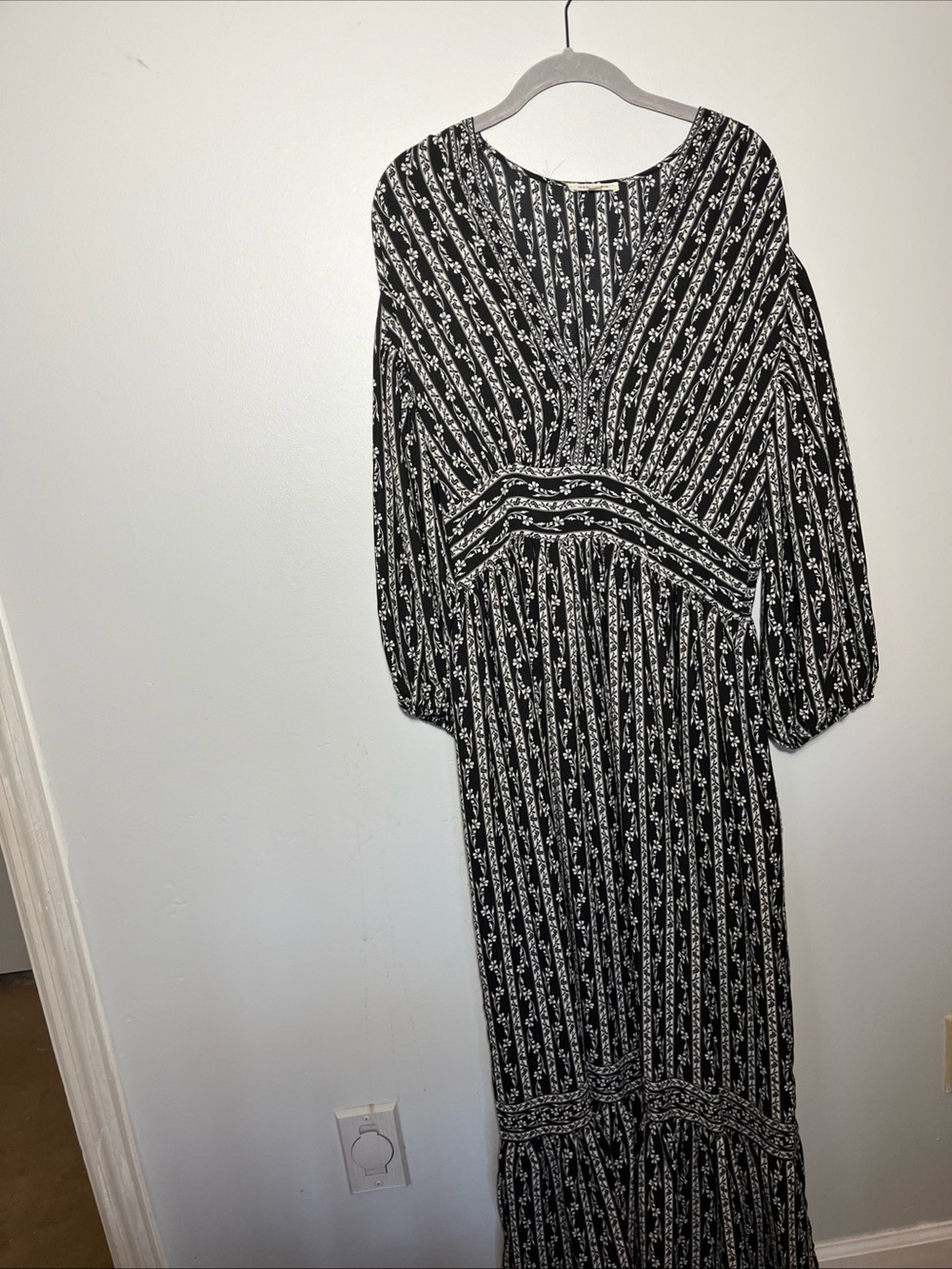 Max Studio Black & White Long Sleeve Printed Maxi Dress